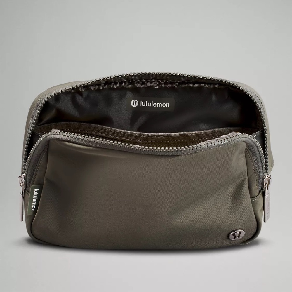 Everywhere Belt Bag in Grey Sage